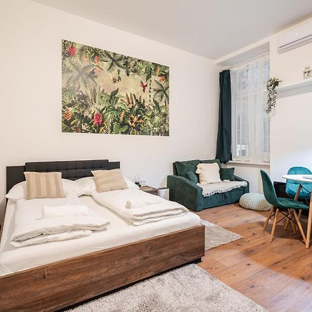 D68 - Downtown Cozy Suite - Best Location By Bqa Budapest Bagian luar foto