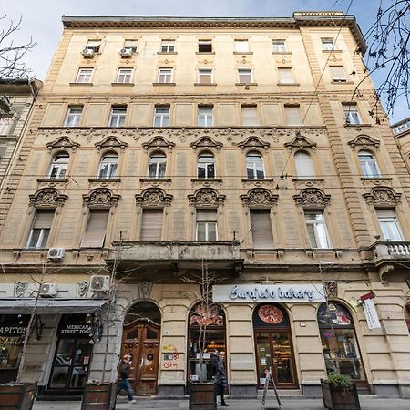 D68 - Downtown Cozy Suite - Best Location By Bqa Budapest Bagian luar foto